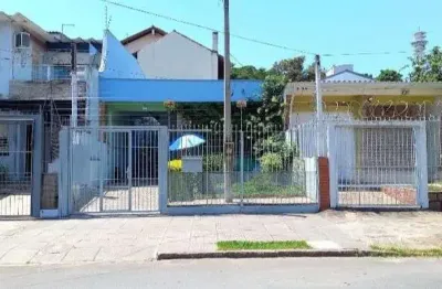 Casa residencial aconchegante com ampla área da lazer com churrasqueira.