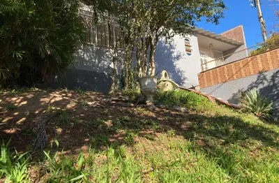 Casa 3 dormitórios, 3 banheiros, bairro teresópolis.
