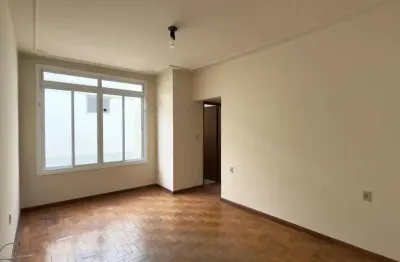 Apartamento 2 dormitórios com peças amplas no bairro praia de belas