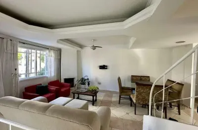Casa com 3 quartos à venda na Rua Doutor Castro de Menezes, --, Vila Assunção, Porto Alegre