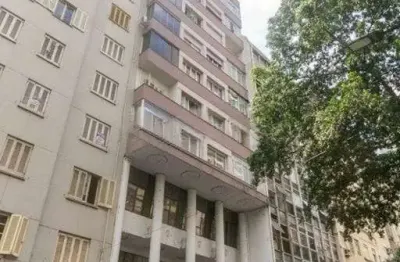 Apartamento de 3 dormitórios com 89 metros privativos no centro.
