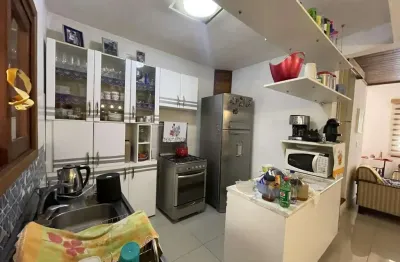 Casa sobrado semi mobiliada com 3 dormitórios no bairro jardim floresta