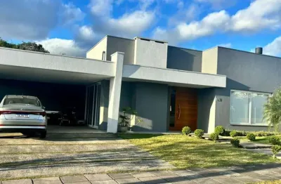 Casa no condomínio alphaville com 3 suítes e 200m² no bairro vila nova/ poa