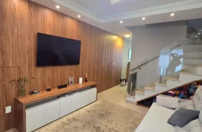 Sobrado 2 dormitórios com sótão impecável em condomínio no bairro hípica