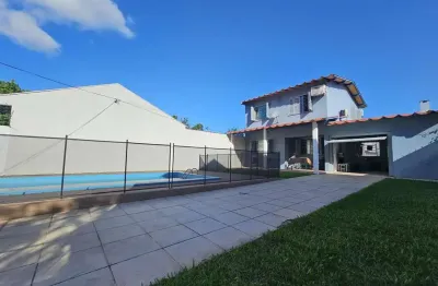 Casa com piscina terreno 10x30 zona sul de porto alegre