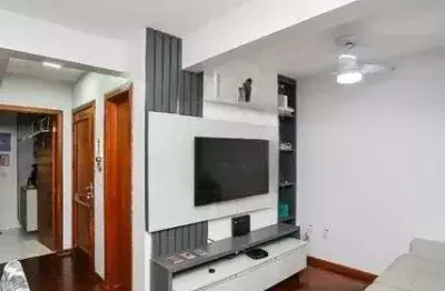 Casa em condomínio com 3 quartos, piscina, quintal e 2 vagas