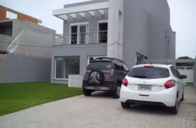 Casa no terraville com 3 dormitórios sendo 2 suítes.