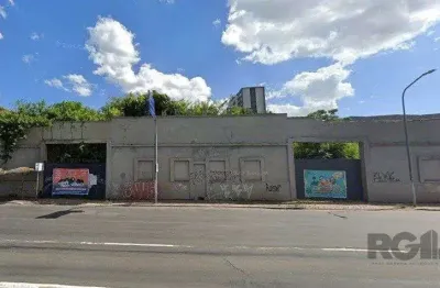 Área com mais de 6.436,89m² mil metros quadrados, em avenida principal de porto alegre!