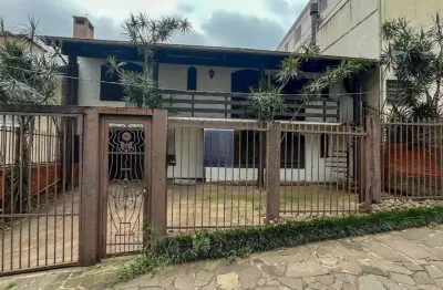 Casa com 5 quartos, 5 vagas e 265m² à venda no bairro tristeza.