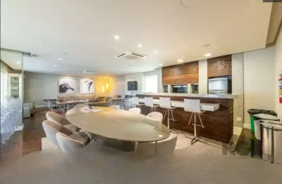 Casa no bairro boa vista em porto alegre com piscina, churrasqueira, lareira e garagem para 3 carros.