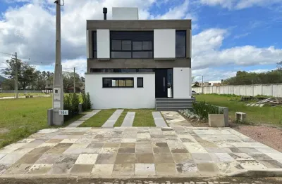 Sobrado em condomínio em Porto Alegre, no bairro Hípica, com 3 dormitórios.