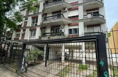 Apartamento de 2 dormitórios sendo um com sacada e garagem para 2 carros.