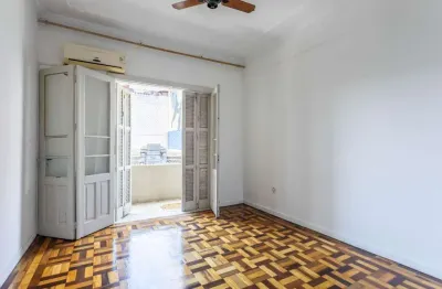 Vende-se apartamento com 2 quartos, 79 m² e sacada - centro histórico