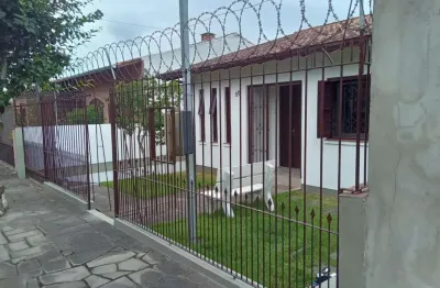 Casa com 3 quartos à venda na Rua Glênio Peres, --, Vila Nova, Porto Alegre