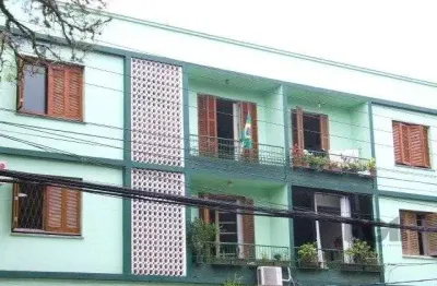 Apartamento de 2 dormitórios, mais 1 quarto de empregada, próximo a av. teresópolis