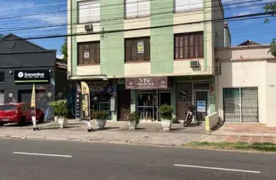 Apto de 02 dorm no passo da areia, de fundos, sol da manhã, 01 lance de escada
