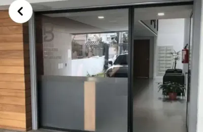 Sala comercial a venda no bairro menino deus com 30 m² por:r$ 180.000,00