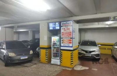 Vende pavilão, garagem de estacionamento para 100 carros, 2.400m² com salas para escritórios e depósito no centro de porto alegre
