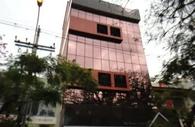 Excelente sala comercial com garden e vaga em frente ao brick da redenção