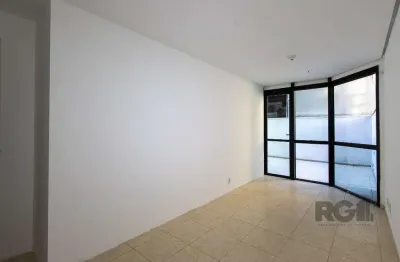 Sala comercial à venda com terraço, banheiro e copa, elevador portaria - Bairro Menino Deus