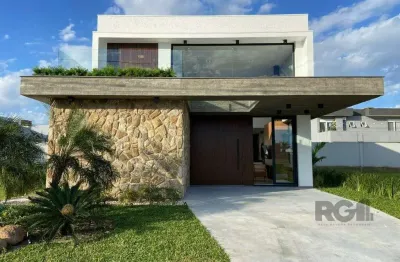 Sobrado novo em condomínio fechado com 4 suítes e 238m² privativos