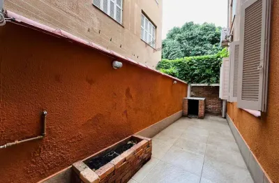 Apartamento 2 dormitórios com pátio no bairro navegantes, em porto alegre.
