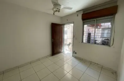 Apartamento térreo com 2 dormitórios no bairro parque dos maias