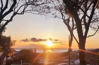 Apartamento térreo com 02 quartos e 01 vaga no bairro santa tereza