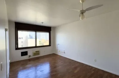 Studio de 37m², com vista definida e cozinha separada próximo à santa casa