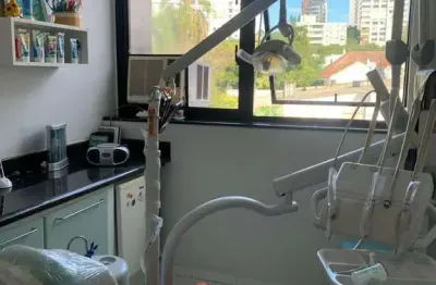 Sala comercial à venda na Avenida Cristóvão Colombo, --, Floresta, Porto Alegre