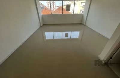 Sala comercial desocupada no edifício baltimore, bairro bom fim em porto alegre.