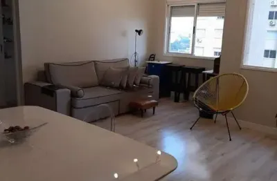 Apartamento semi-mobiliado com suíte e infraestrutura completa