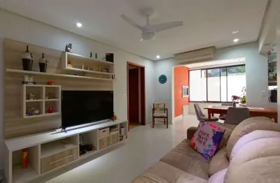 Apartamento de 2 dormitórios com suíte, sacada e churrasqueira.