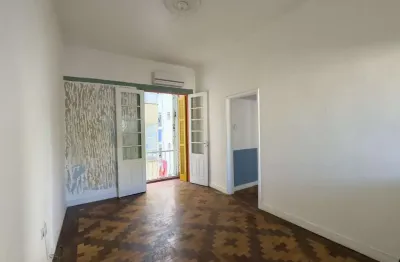 Apartamento 2 dormitórios super silencioso no centro histórico