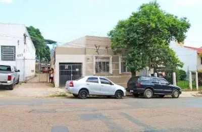 Casa bairro medianeira, com 3 dormitórios, 2 banheiros, com piscina para venda.