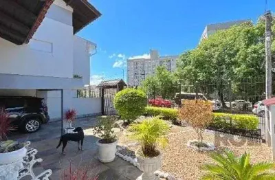 Casa com 4 quartos à venda na Rua Afonso Arinos, --, Camaquã, Porto Alegre