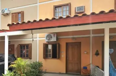 Casa 3 dormitórios em condomínio no bairro camaquã, a 50 mts da otto niemayer.