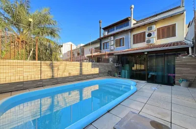 Residência com 4 dormitórios sendo 1 suites no bairro guarujá.