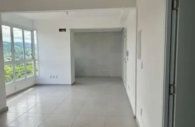 Apartamento no bairro Cavalhada com 2 dormitórios possibilidade de terceiro com vaga e infra completa.