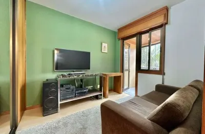 Apartamento com 3 quartos, vaga e elevador no Bairro Menino Deus