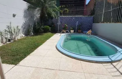 Residência c/ 185m², 3 dormitórios, sendo 1 suites, 2 vagas - Bahamas