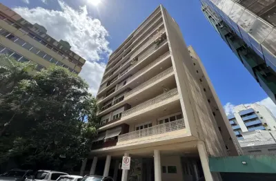 3 quartos, gabinete ou 4º quartos e 1 vaga de garagem junto ao Moinhos de Vento