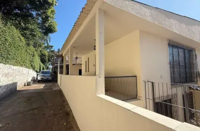 Casa 3 dormitórios 4 banheiros 4 vagas 1 suíte, pátio no bairro medianeira porto alegre/rs