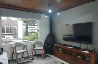 Cobertura com 02 quartos e 01 vaga coberta no Bairro Santana Porto Alegre