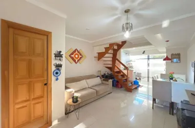 Casa com 2 quartos, 3 banheiros, pátio e churrasqueira no bairro Serraria