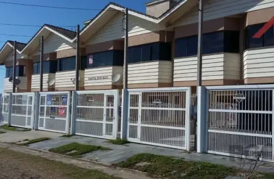 Sobrado em Trmandai com 2 suirtes, 2 banheiros, 1 vaga, churrasqueira e varanda.