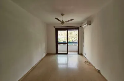 Apartamento 2 dormitórios com sacada e churrasqueira no Bom Fim