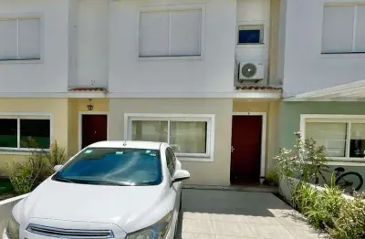 Viva com Conforto e Lazer: Sobrado Impecável com Piscina Privativa