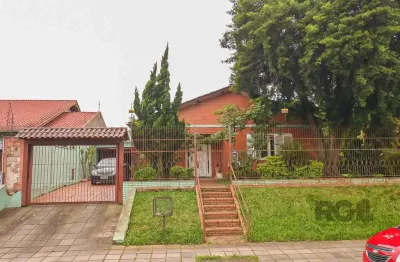 Casa com 2 quartos, vaga de garagem, churrasqueira, com 200m² privativos no centro de Esteio/RS