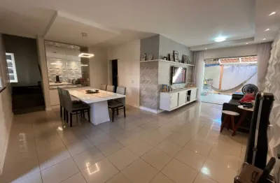 Linda casa em condomínio com três suítes na sapiranga